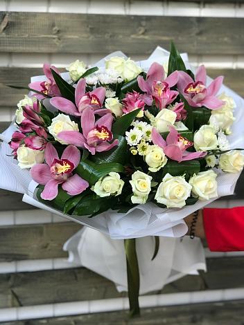 Букет цветов из: Розы и Хризантемы в Юрты