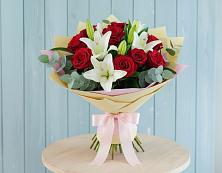 Букет цветов из:  Лилии и Розы в Юрты