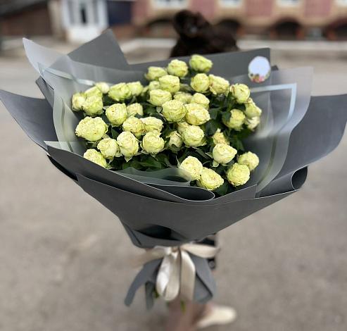 Букет Белые кустовые розы Солинеро в Юрты