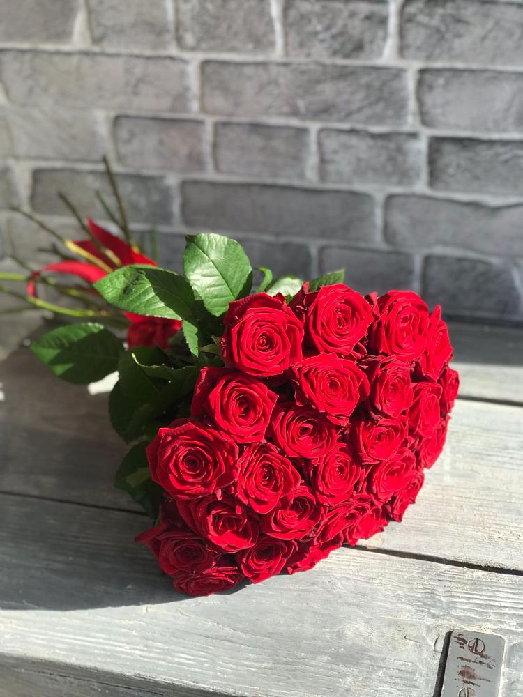 Букет Красные розы Фридом в Юрты