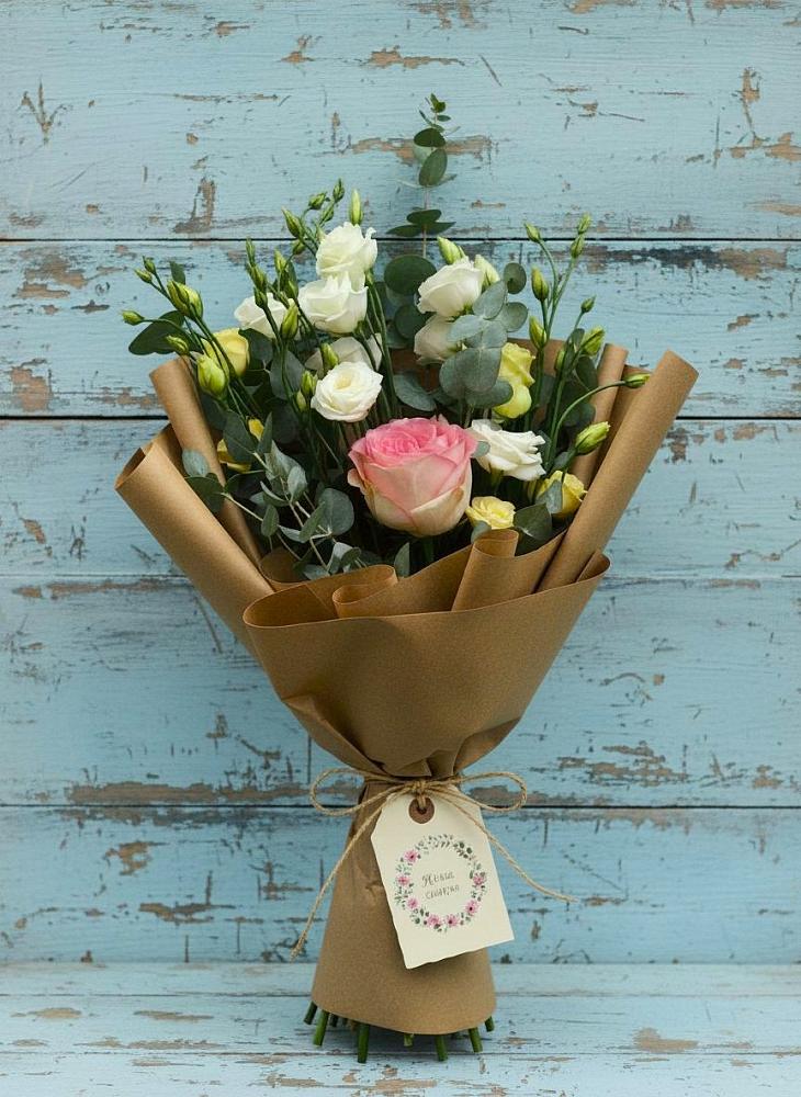 Букет цветов из: Розы и Лизиантусы в Юрты