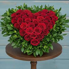 Цветочная композиция из Розы в виде сердца в Юрты