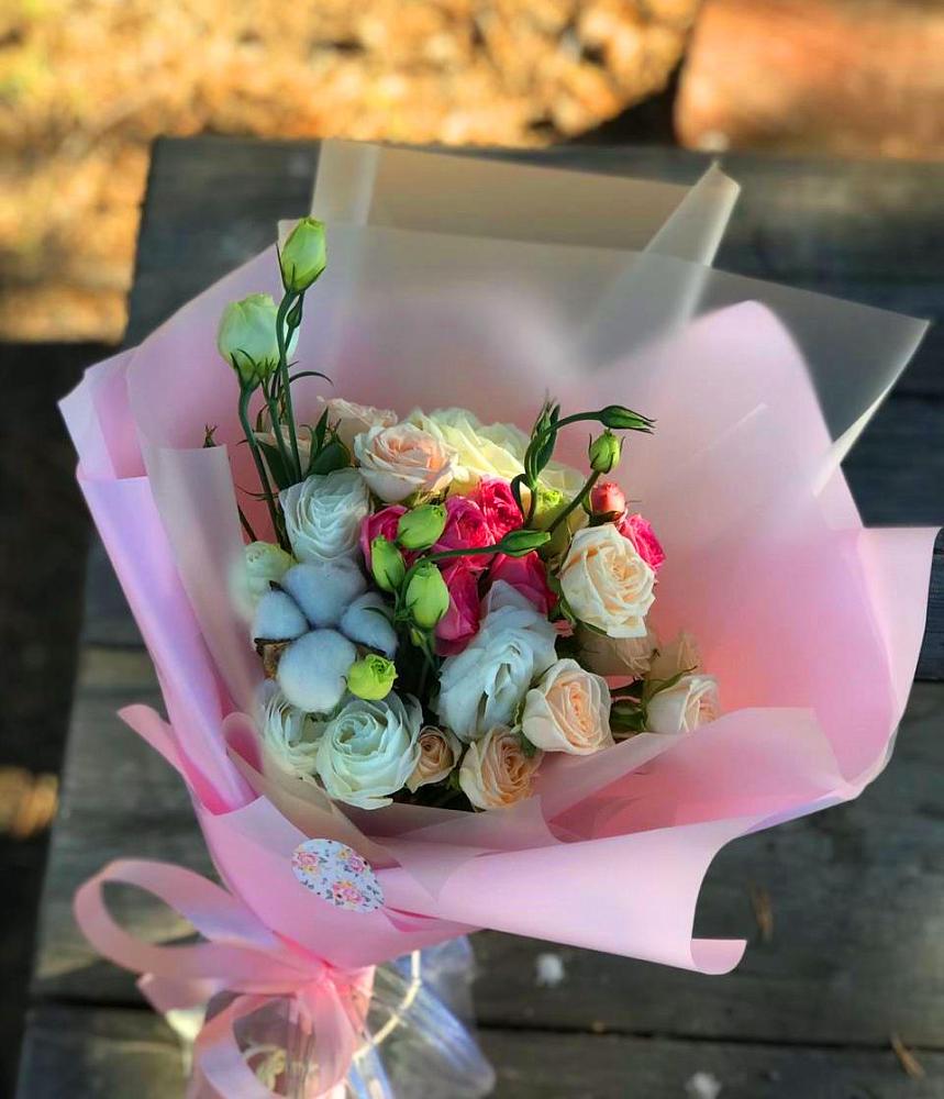 Букет цветов из: Розы и Лизиантусы в Юрты