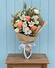 Букет цветов из:  Альстромерии, Лизиантусы, Розы и Хризантемы #REPLACE_PRED# Юрты