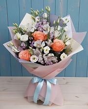 Букет цветов из:  Лизиантусы, Розы, Альстромерии и Гипсофила в Юрты