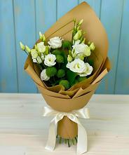 Букет цветов из:  Хризантемы и Лизиантусы в Юрты