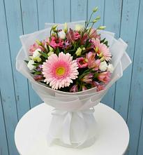 Букет цветов из:  Герберы, Альстромерии и Лизиантусы в Юрты