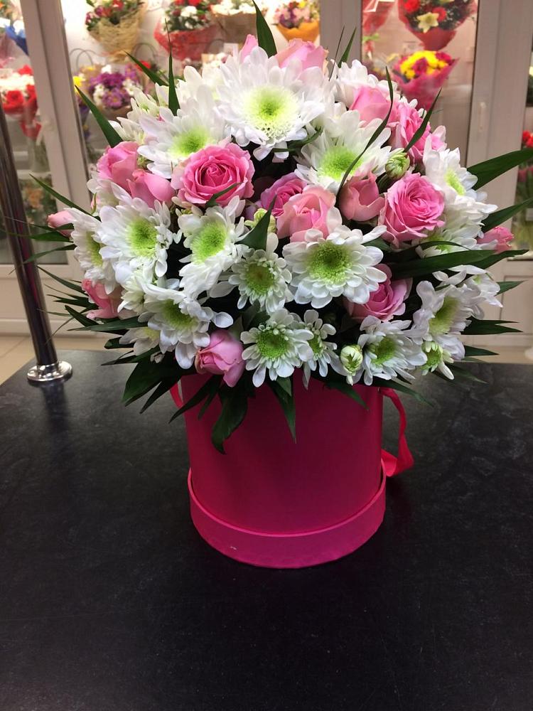 Цветочная композиция из Розы и Хризантемы в шляпной коробке в Юрты