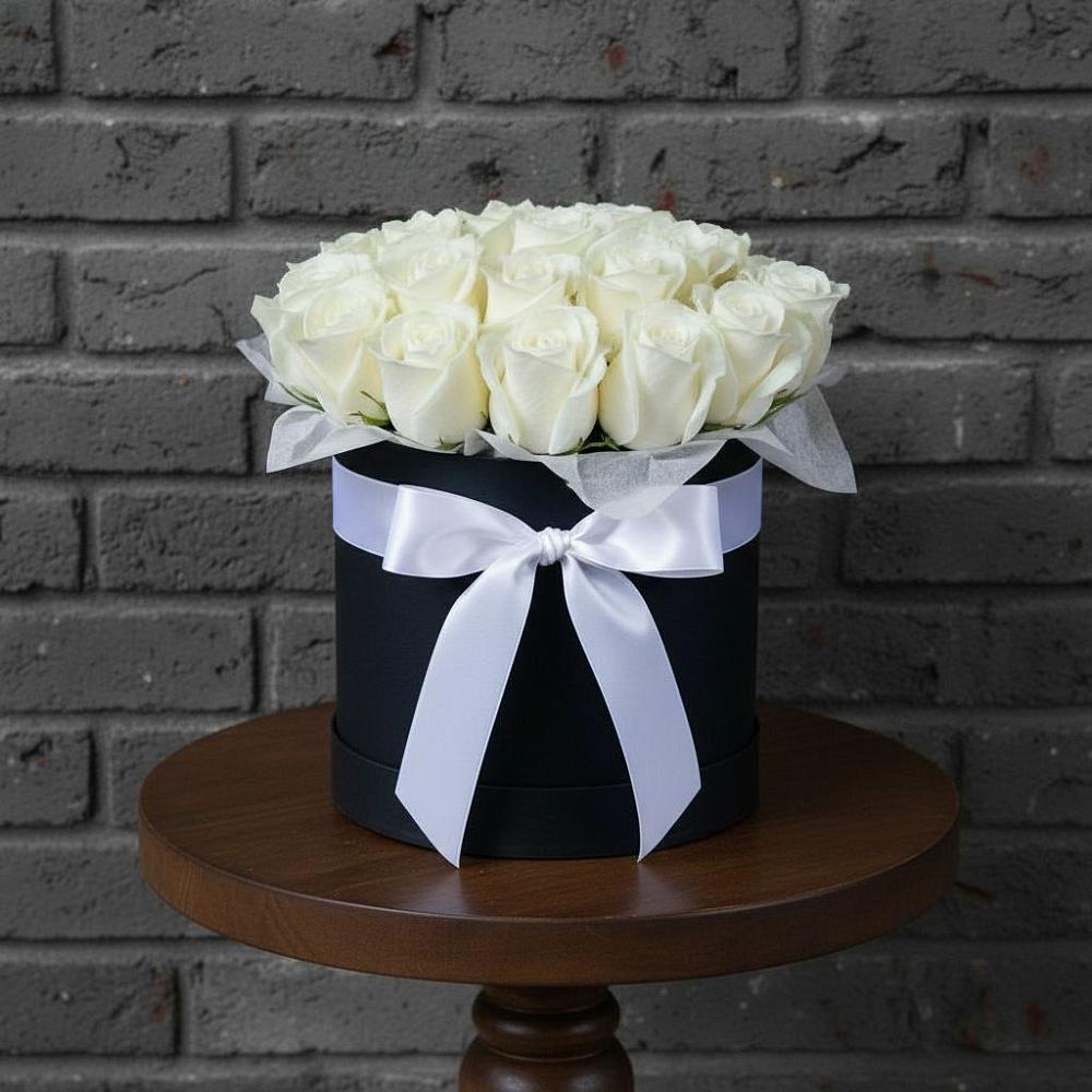 Цветочная композиция из Розы в шляпной коробке в Юрты