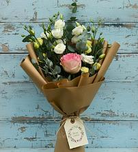 Букет цветов из:  Розы и Лизиантусы в Юрты