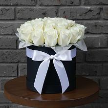 Цветочная композиция из Розы в шляпной коробке в Юрты